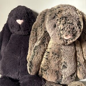 2 bunny Jellycat (black and brown)